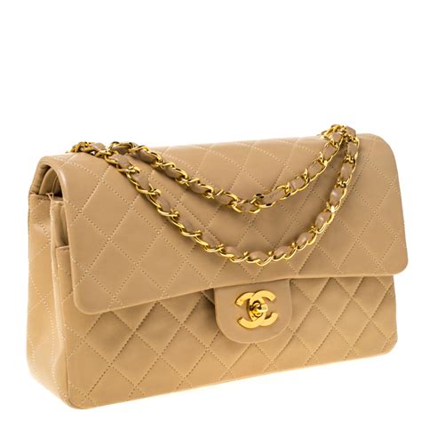 pochette chanel con fiore|Chanel quilted bag.